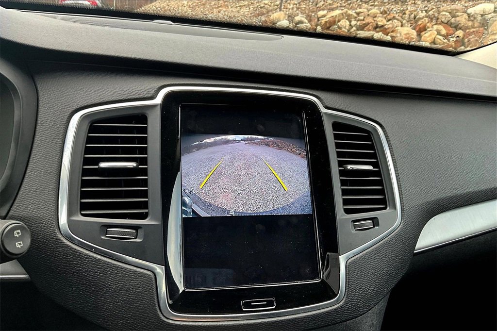 Used 2021 Volvo XC90 T5 Momentum w/ Protection Package Premier image 18