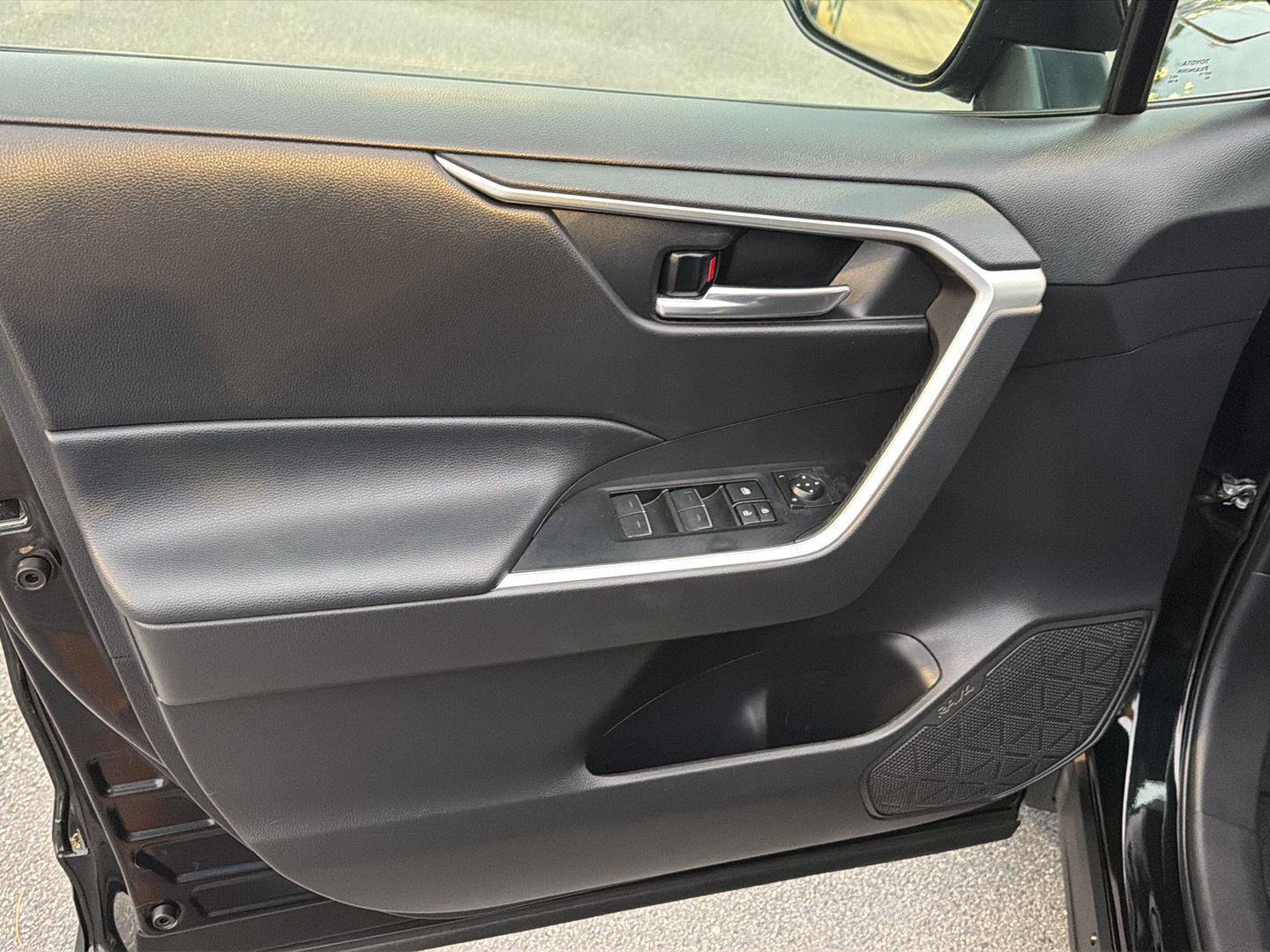 Certified 2023 Toyota RAV4 XLE FWD image 16
