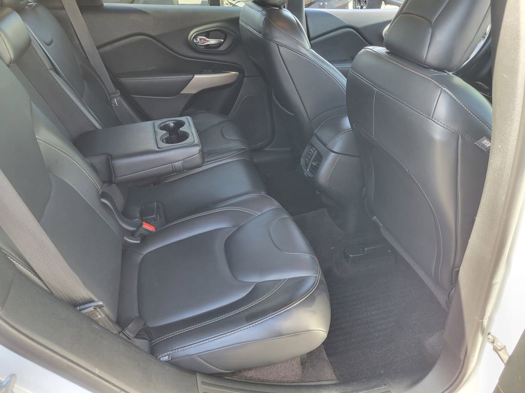 Used 2018 Jeep Cherokee Limited image 18