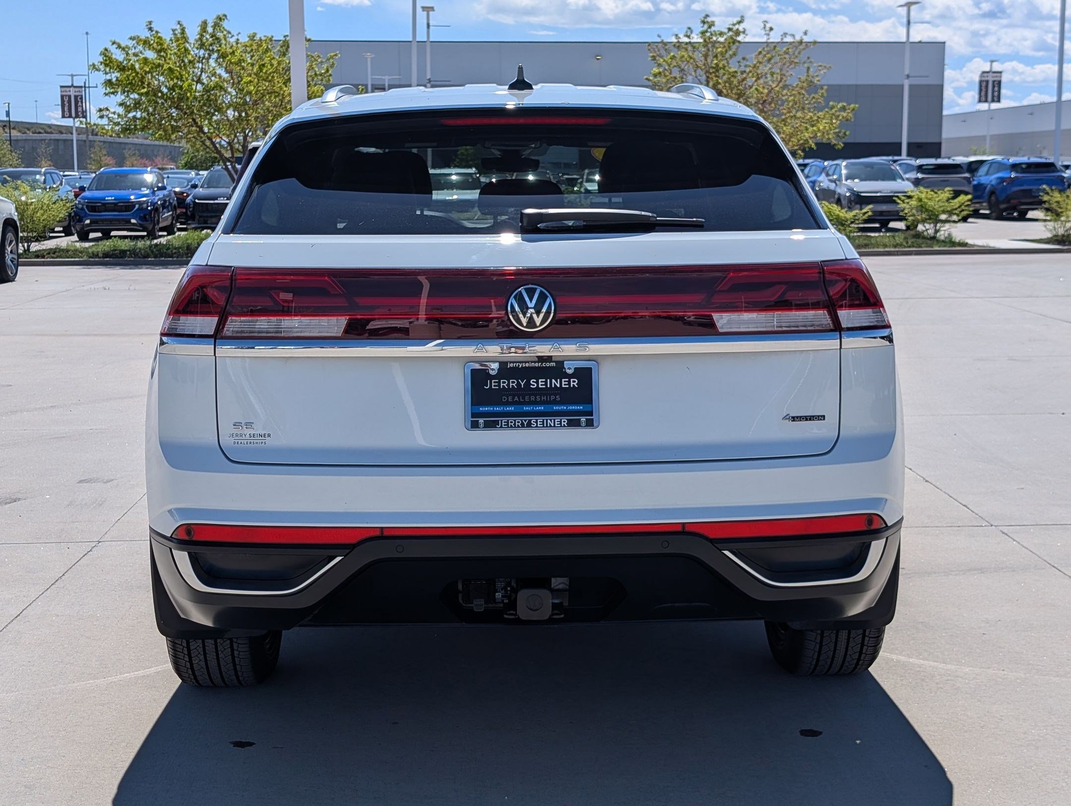 Used 2024 Volkswagen Atlas Cross Sport SE image 5