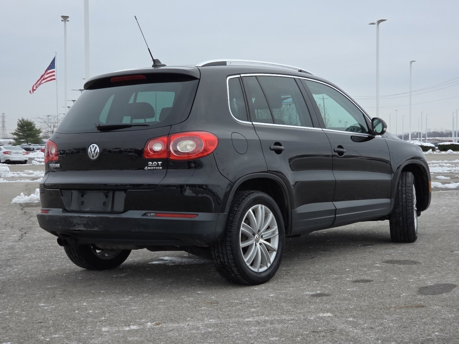 Used 2011 Volkswagen Tiguan S image 14
