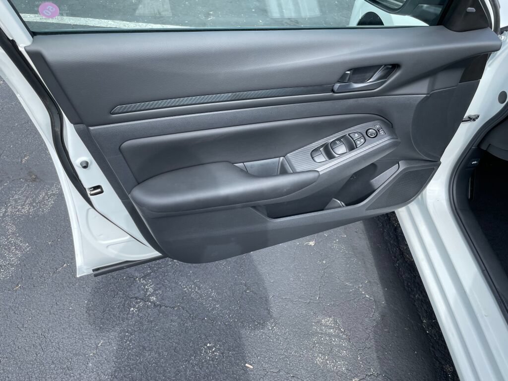 Used 2024 Nissan Altima 2.5 S FWD image 6