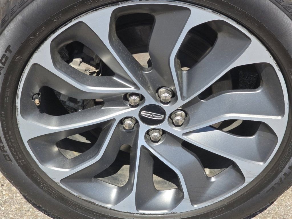 Used 2023 Lincoln Nautilus Reserve w/ Cargo Utility Package AWD/4WD image 13