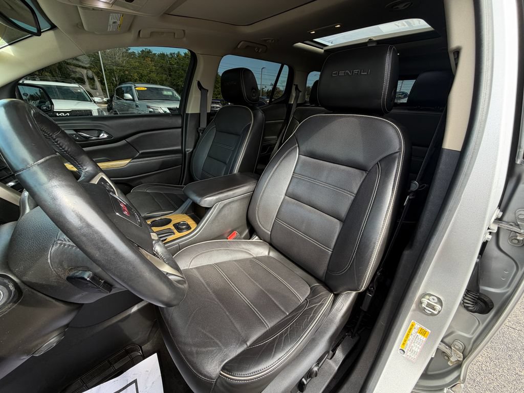 Used 2018 GMC Acadia Denali w/ Technology Package FWD image 7