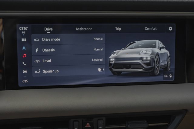 Used 2025 Porsche Macan 4 Electric image 15