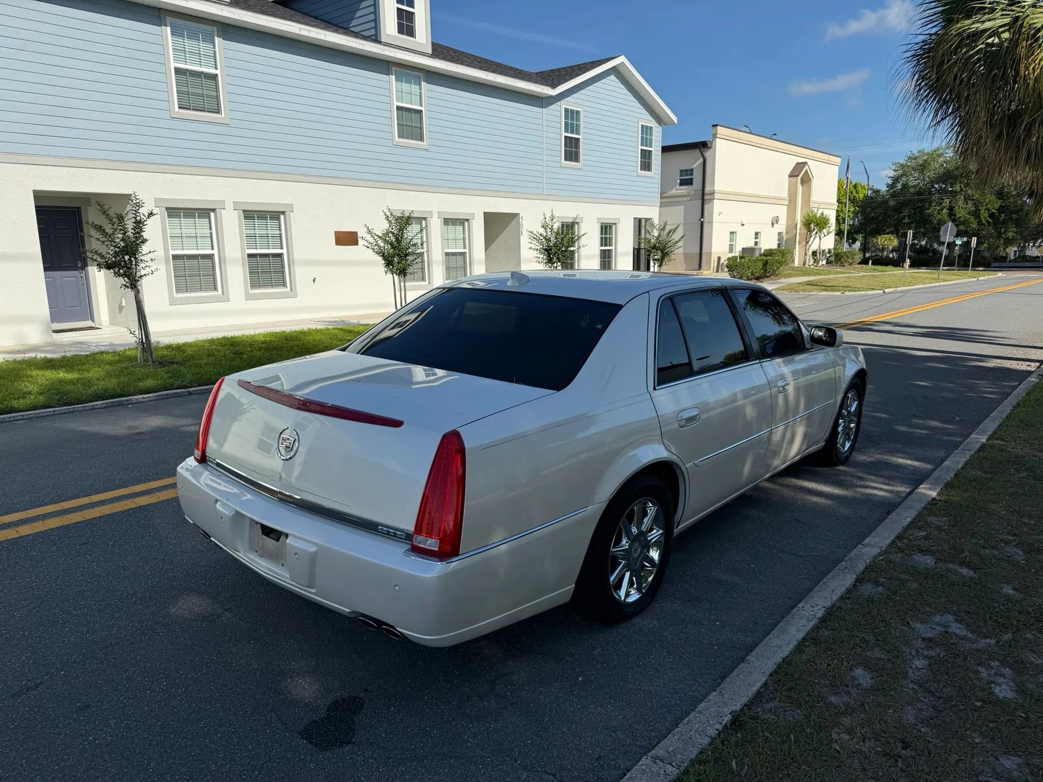 Used 2011 Cadillac DTS Luxury FWD image 6
