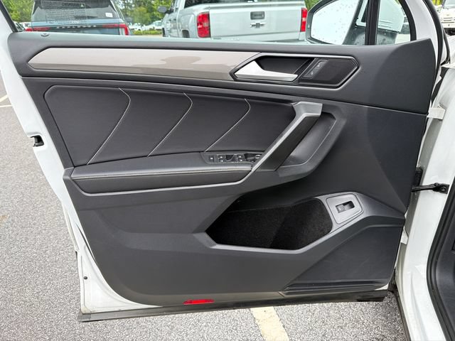 Used 2022 Volkswagen Tiguan SE w/ Panoramic Sunroof Package FWD image 10