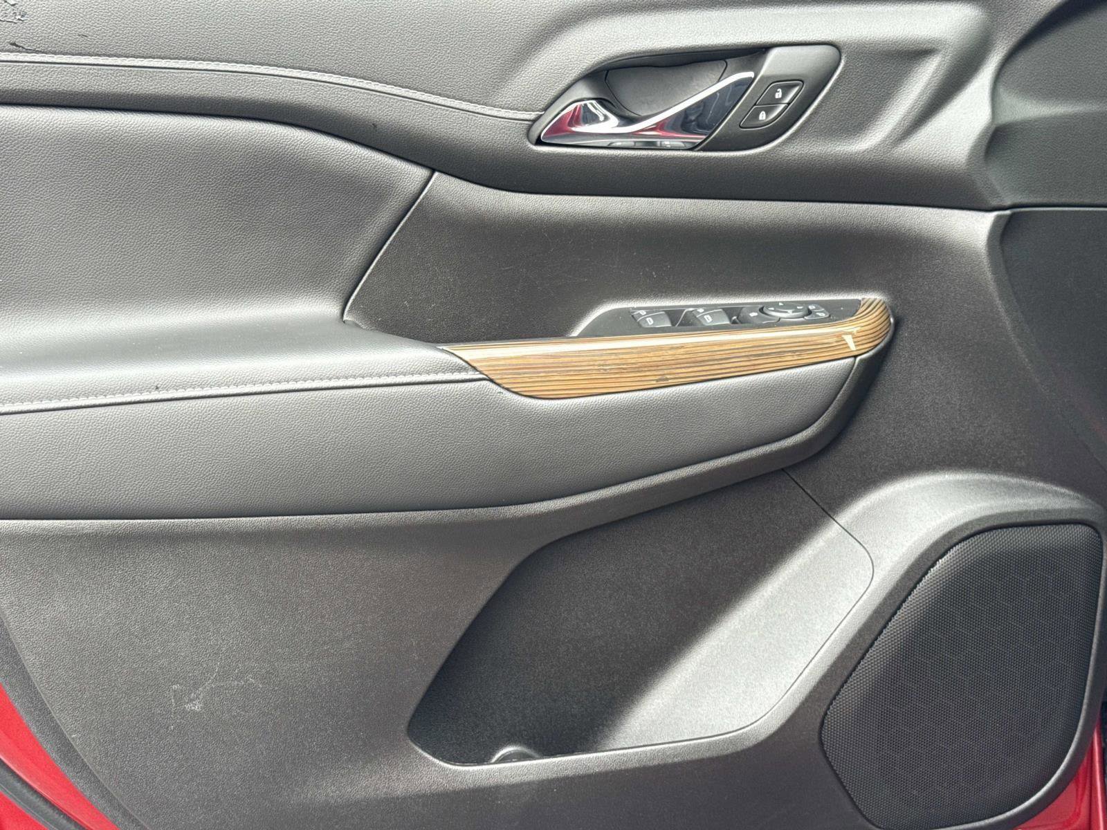 Used 2023 GMC Acadia SLE image 16