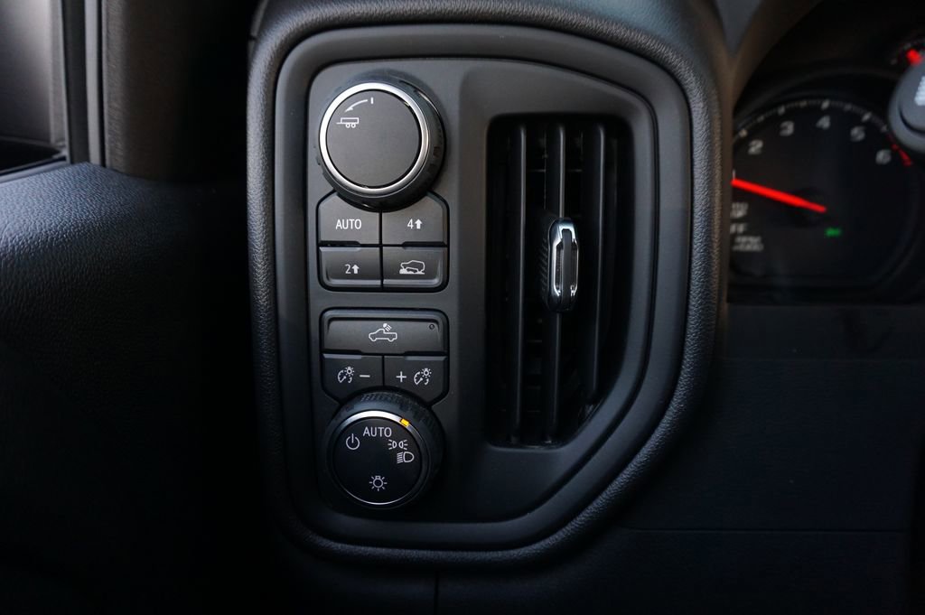 New 2025 Chevrolet Silverado 1500 Custom image 20