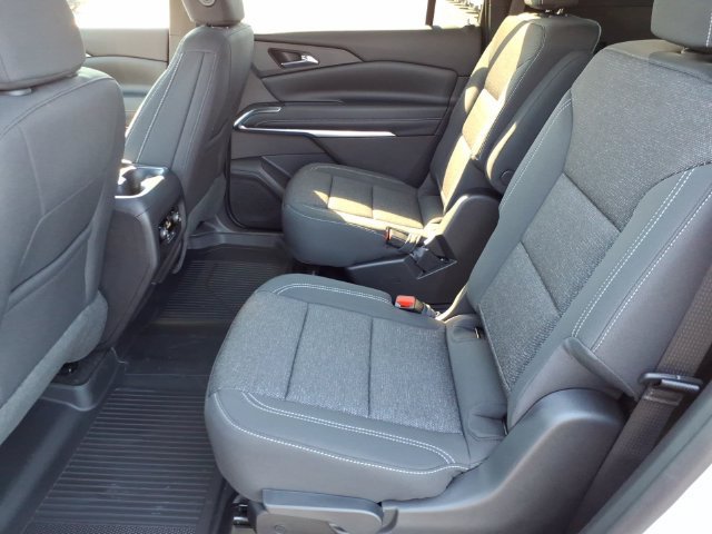 New 2027 Chevrolet Traverse LT w/ Sun and Wheel Package FWD image 9