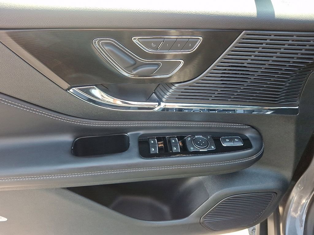 Used 2022 Lincoln Corsair Reserve w/ Equipment Group 201A AWD/4WD image 12