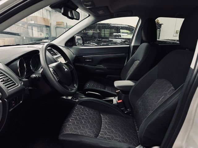 Used 2025 Mitsubishi Outlander Sport AWD image 14