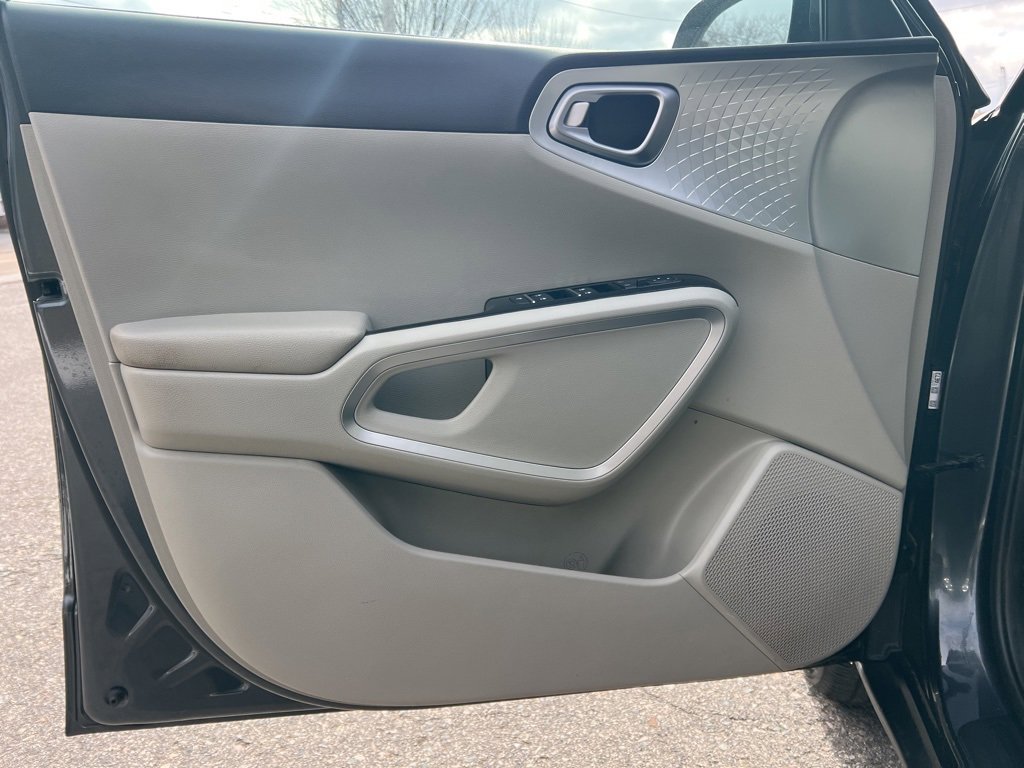 Certified 2023 Kia Soul LX image 9