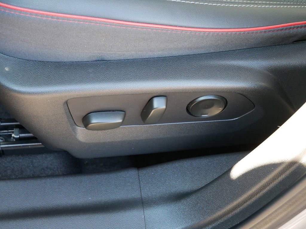 Used 2022 Buick Envision Essence w/ Technology Package I image 17