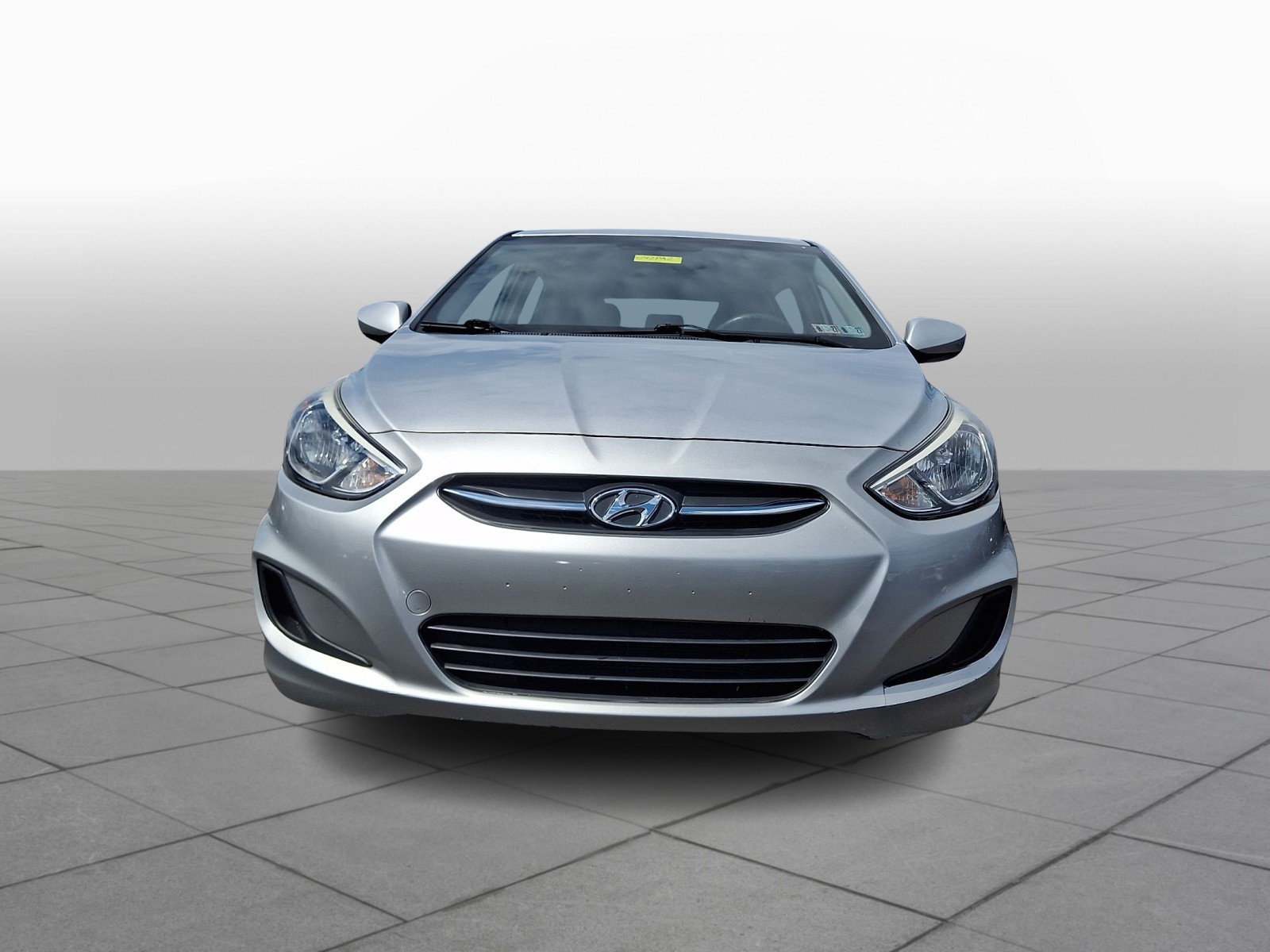 Used 2015 Hyundai Accent GS FWD image 2