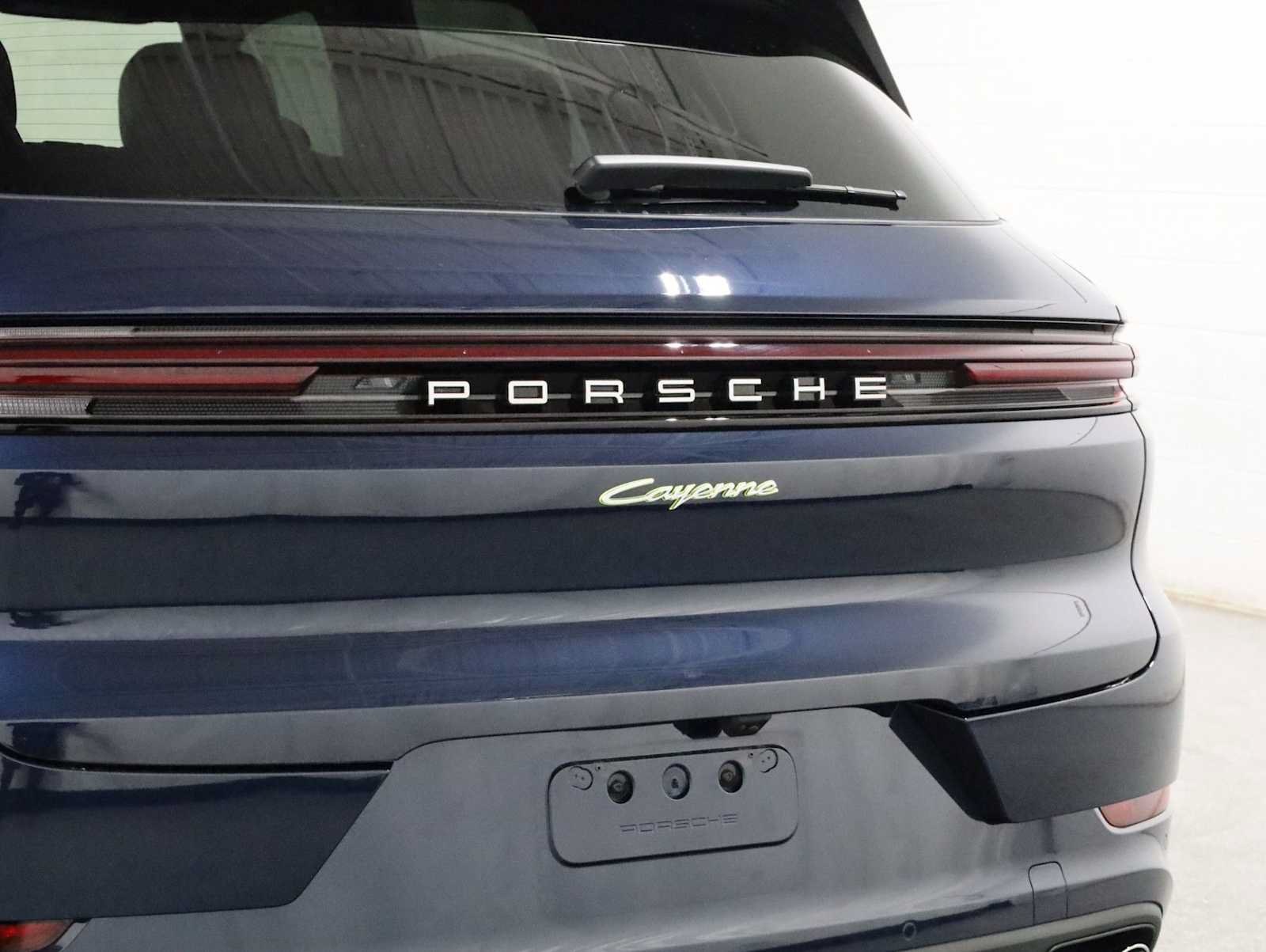 Certified 2025 Porsche Cayenne E-Hybrid AWD/4WD image 8