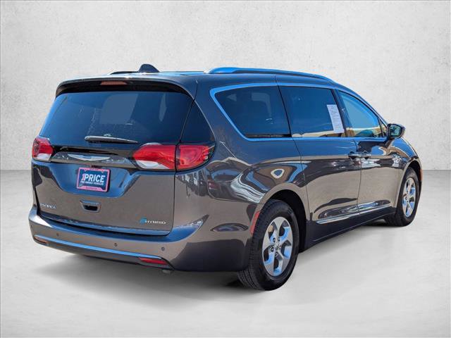 Used 2018 Chrysler Pacifica Touring-L image 5