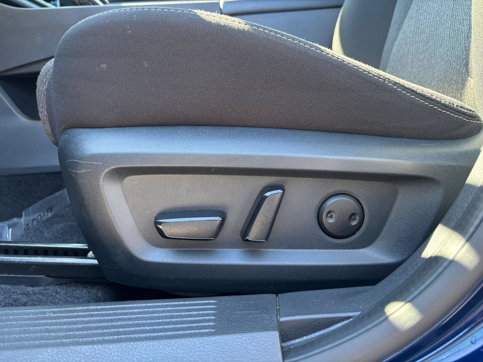 Used 2025 Nissan Rogue SV AWD/4WD image 21