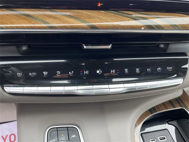 Used 2022 Cadillac Escalade ESV Premium Luxury Platinum image 19