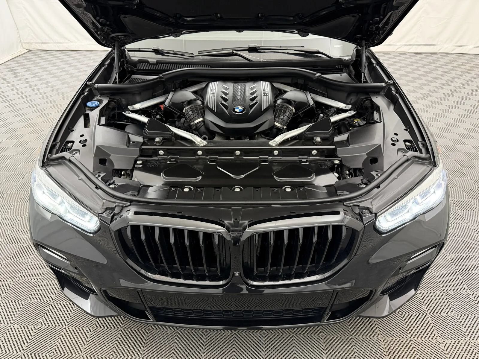 Used 2021 BMW X5 M50i w/ Executive Package AWD/4WD image 57