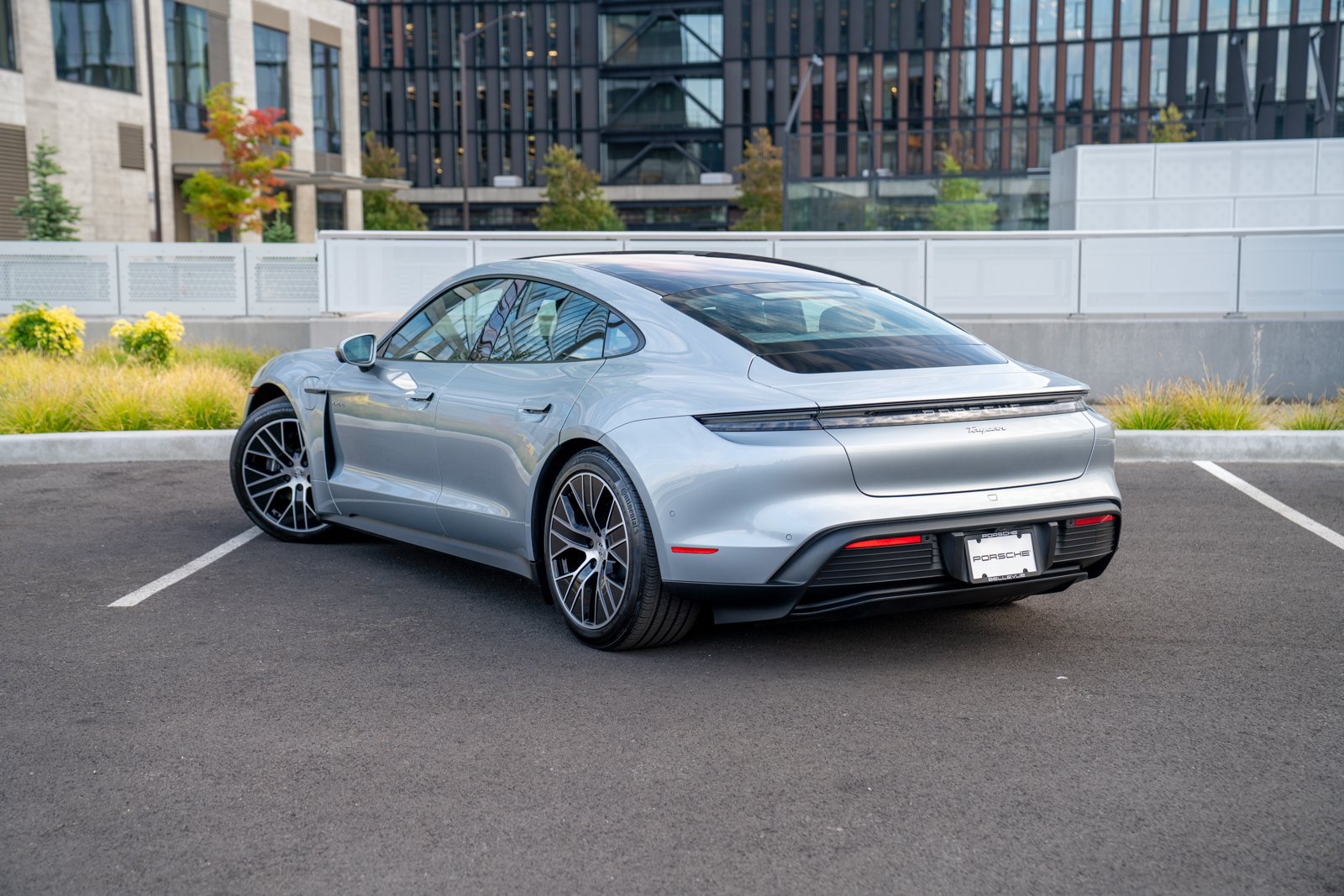 Certified 2025 Porsche Taycan AWD/4WD image 3