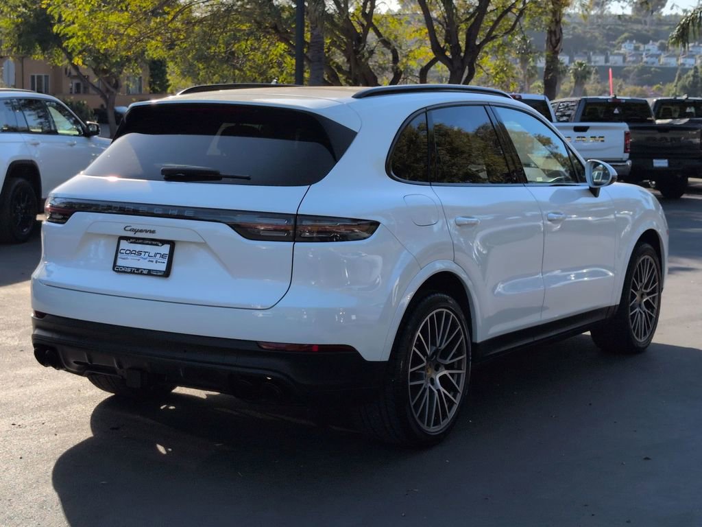 Used 2023 Porsche Cayenne Platinum Edition image 5