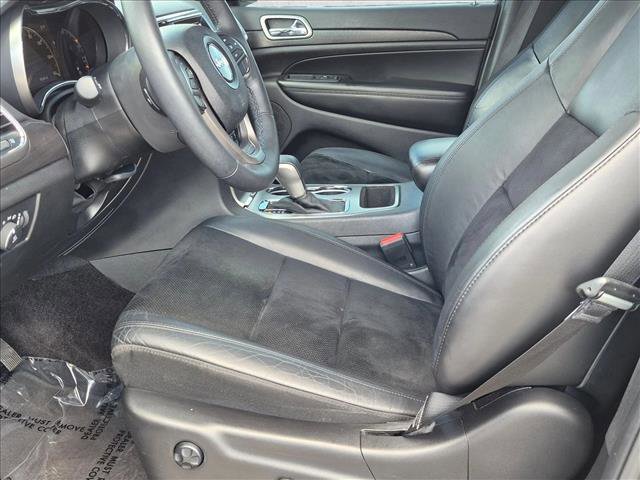 Used 2018 Jeep Grand Cherokee Altitude RWD image 16