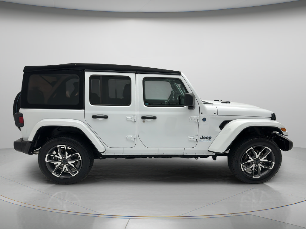 Used 2024 Jeep Wrangler Unlimited w/ Convenience Group AWD/4WD image 6