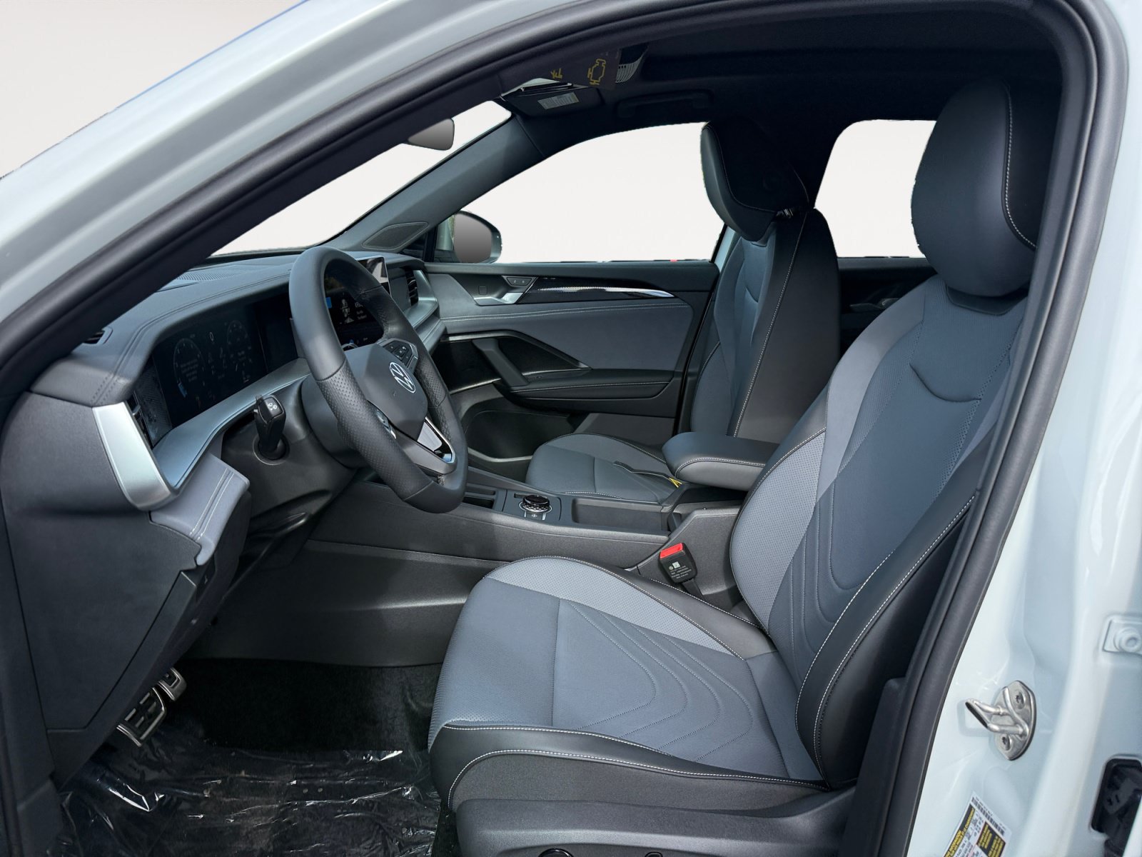 New 2026 Volkswagen Tiguan SE R-Line FWD image 10