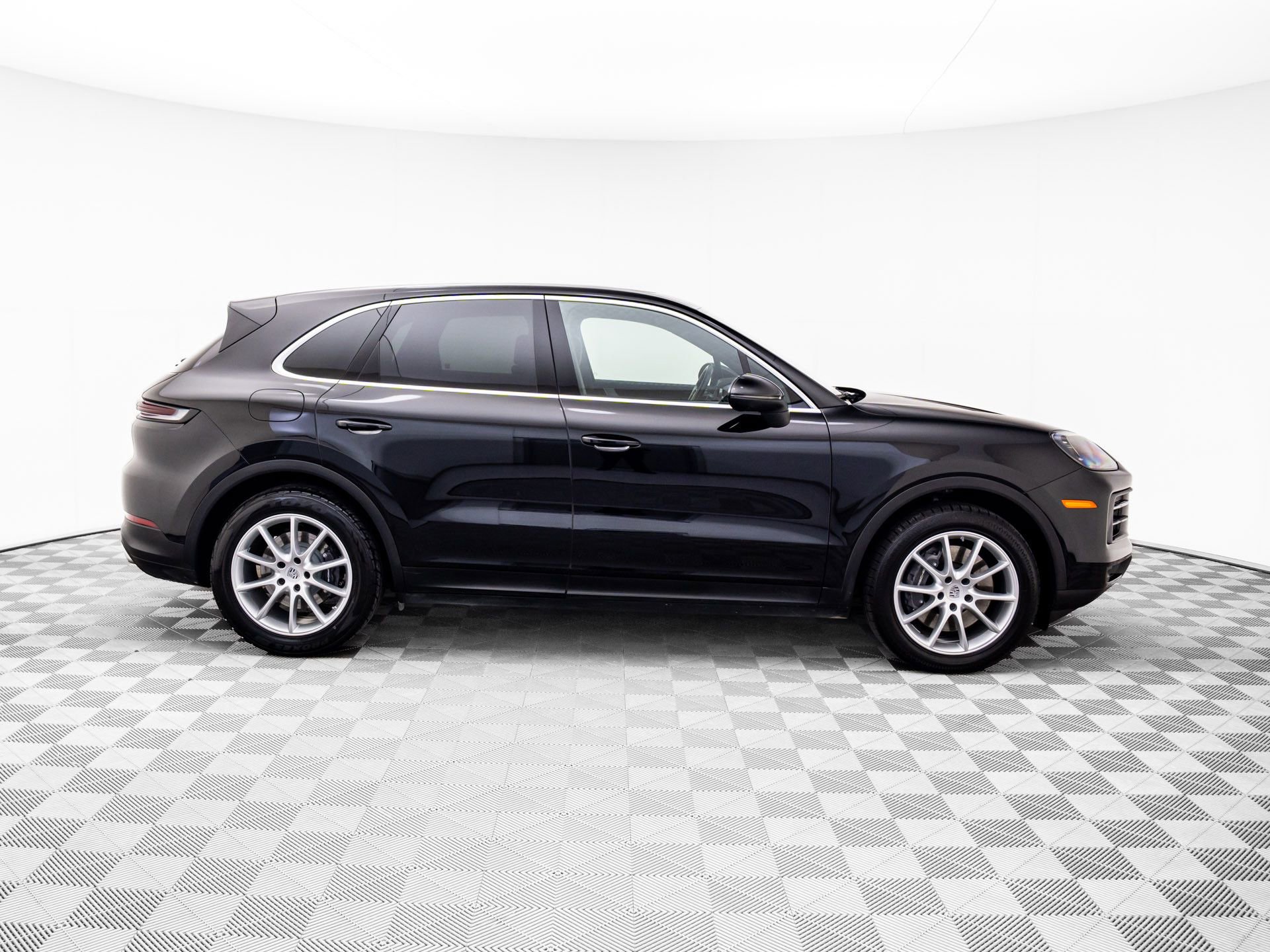 Used 2024 Porsche Cayenne image 8