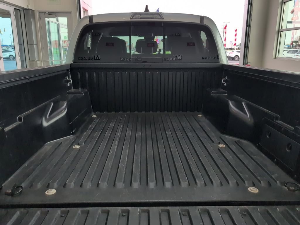 Used 2022 Toyota Tacoma SR5 w/ Technology Package RWD image 10