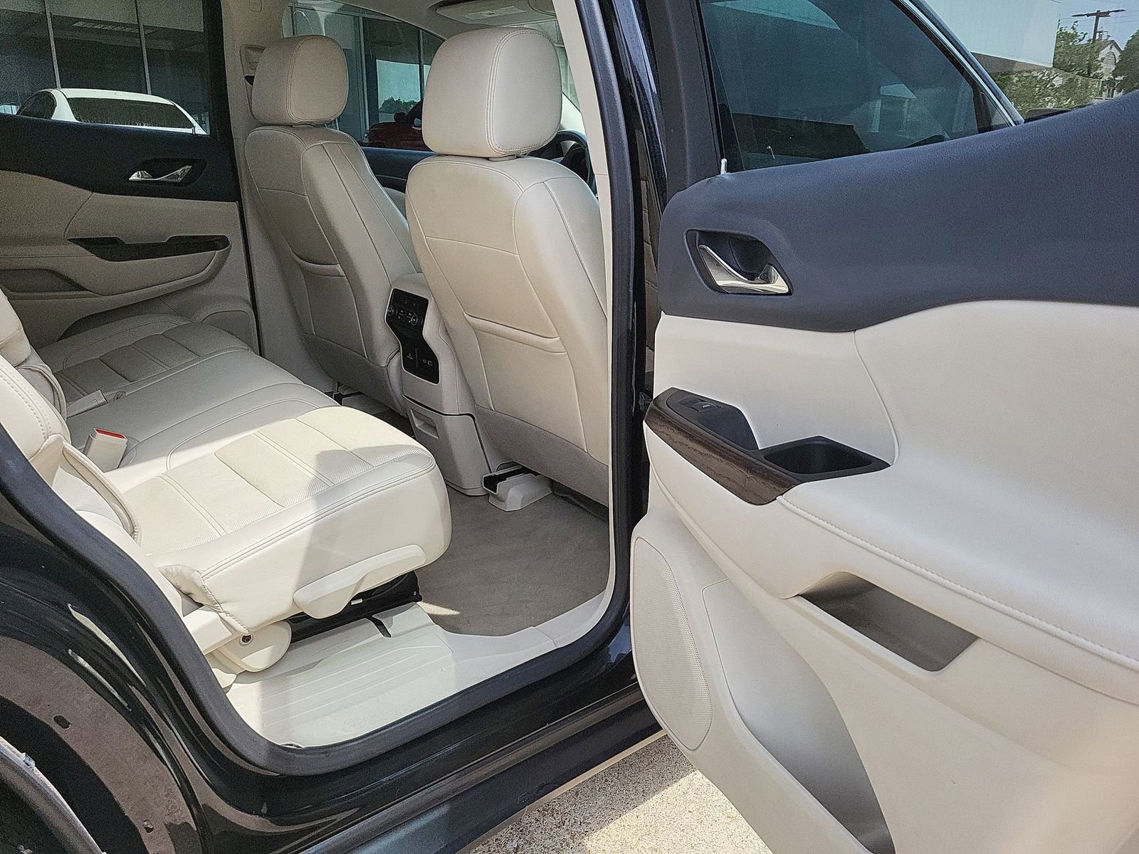 Certified 2023 GMC Acadia Denali image 27