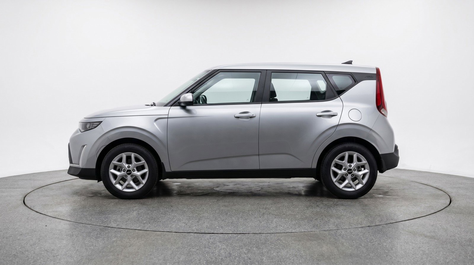 Used 2025 Kia Soul LX w/ LX Technology Package FWD image 5
