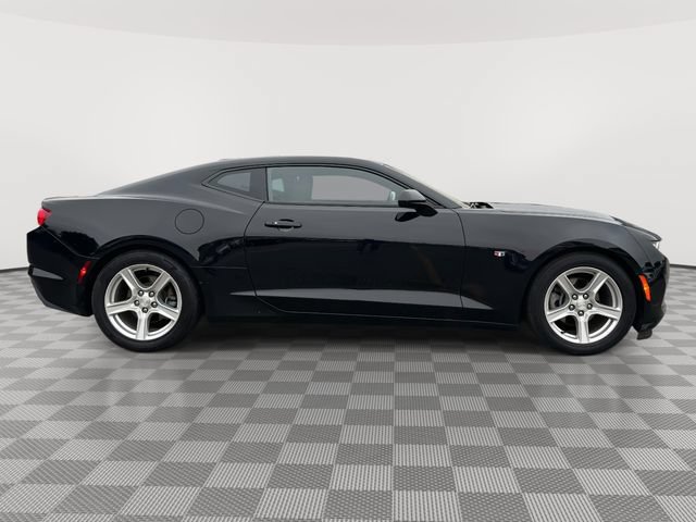Used 2022 Chevrolet Camaro LT RWD image 5