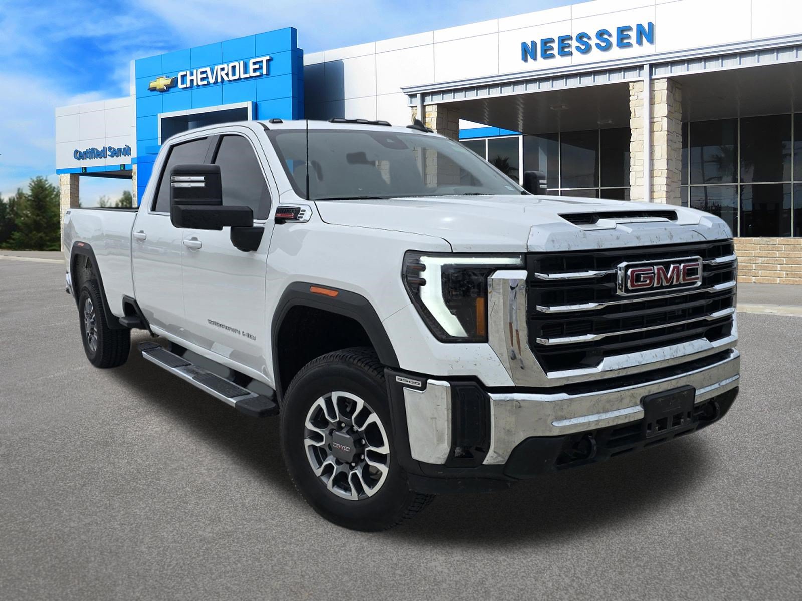 Used 2025 GMC Sierra 3500 SLE w/ SLE Convenience Package AWD/4WD image 1