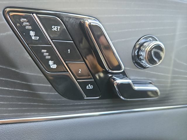Used 2024 Cadillac Lyriq Luxury AWD/4WD image 16
