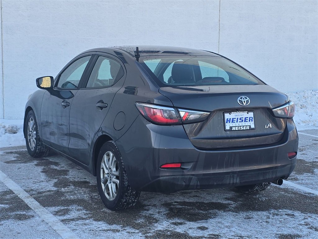Used 2017 Toyota Yaris iA image 11