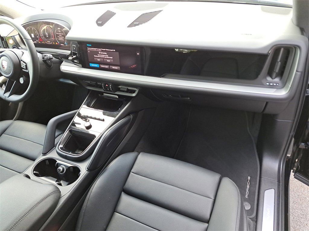 Certified 2025 Porsche Cayenne image 19