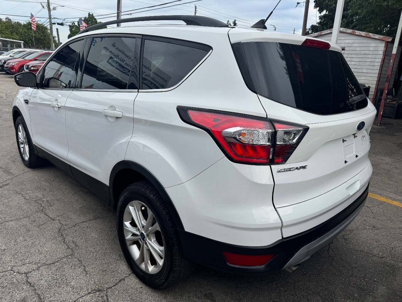 Used 2018 Ford Escape SE w/ SE Sync 3 Package FWD image 2