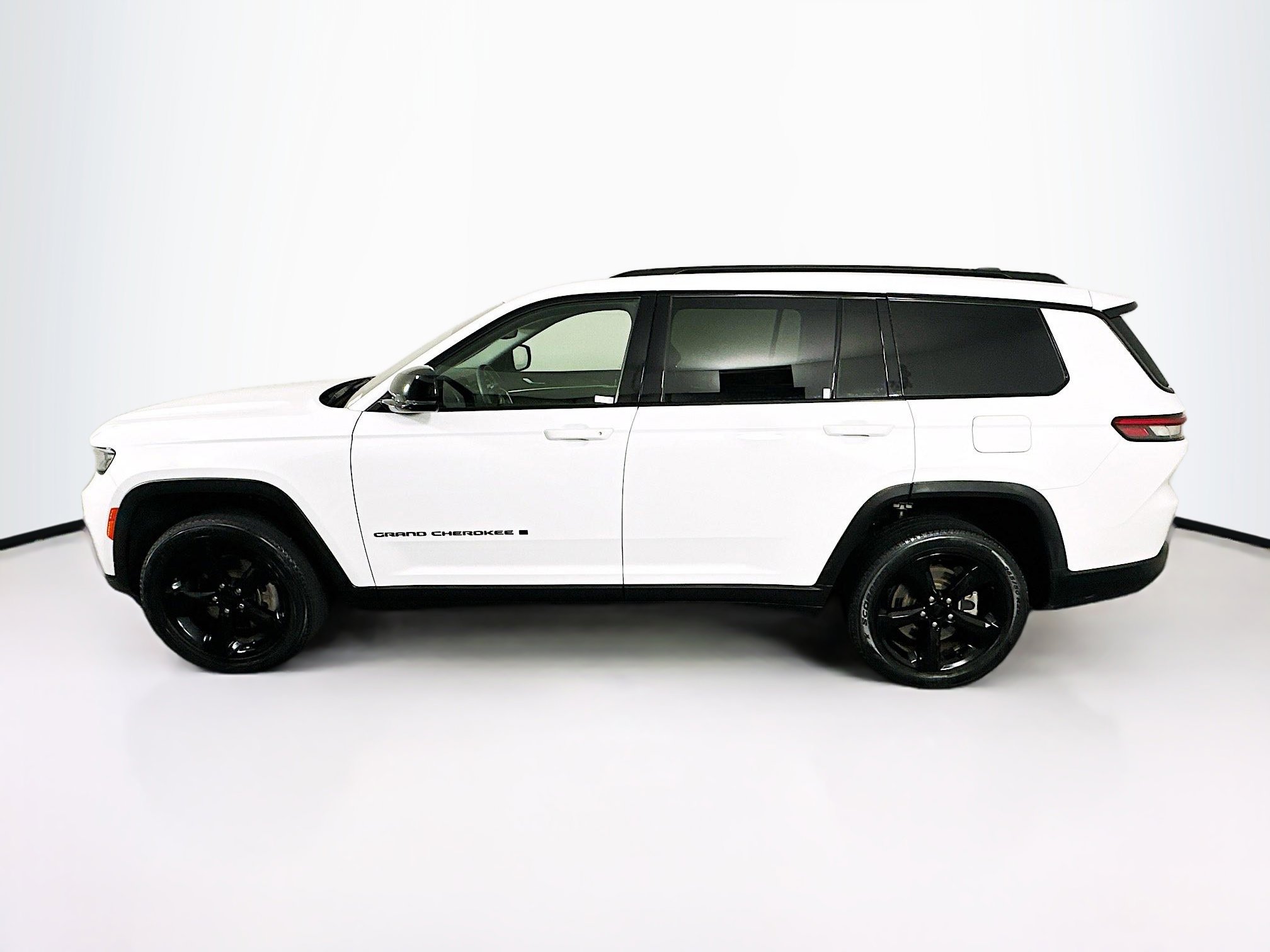 Used 2023 Jeep Grand Cherokee L Limited w/ Black Appearance Package image 4