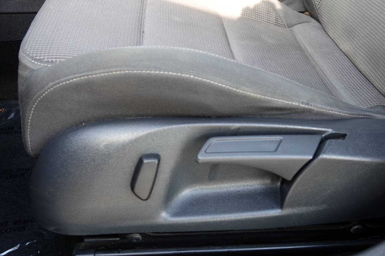 Used 2011 Volkswagen Golf TDI w/ Cold Weather Pkg FWD image 86
