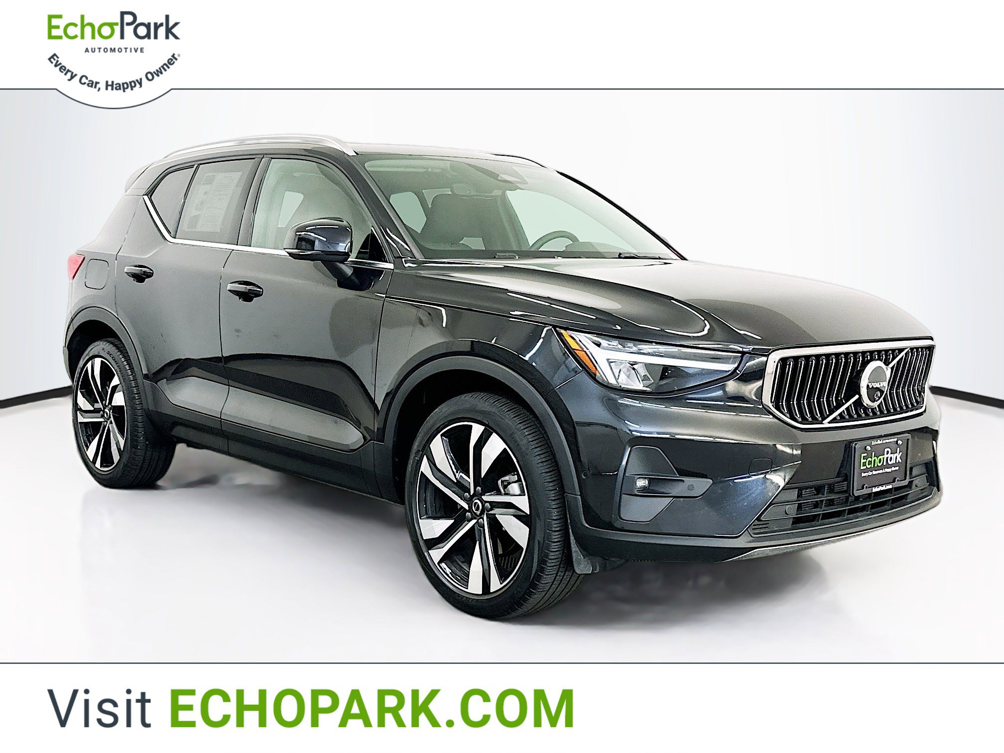 Used 2025 Volvo XC40 B5 Plus image 1