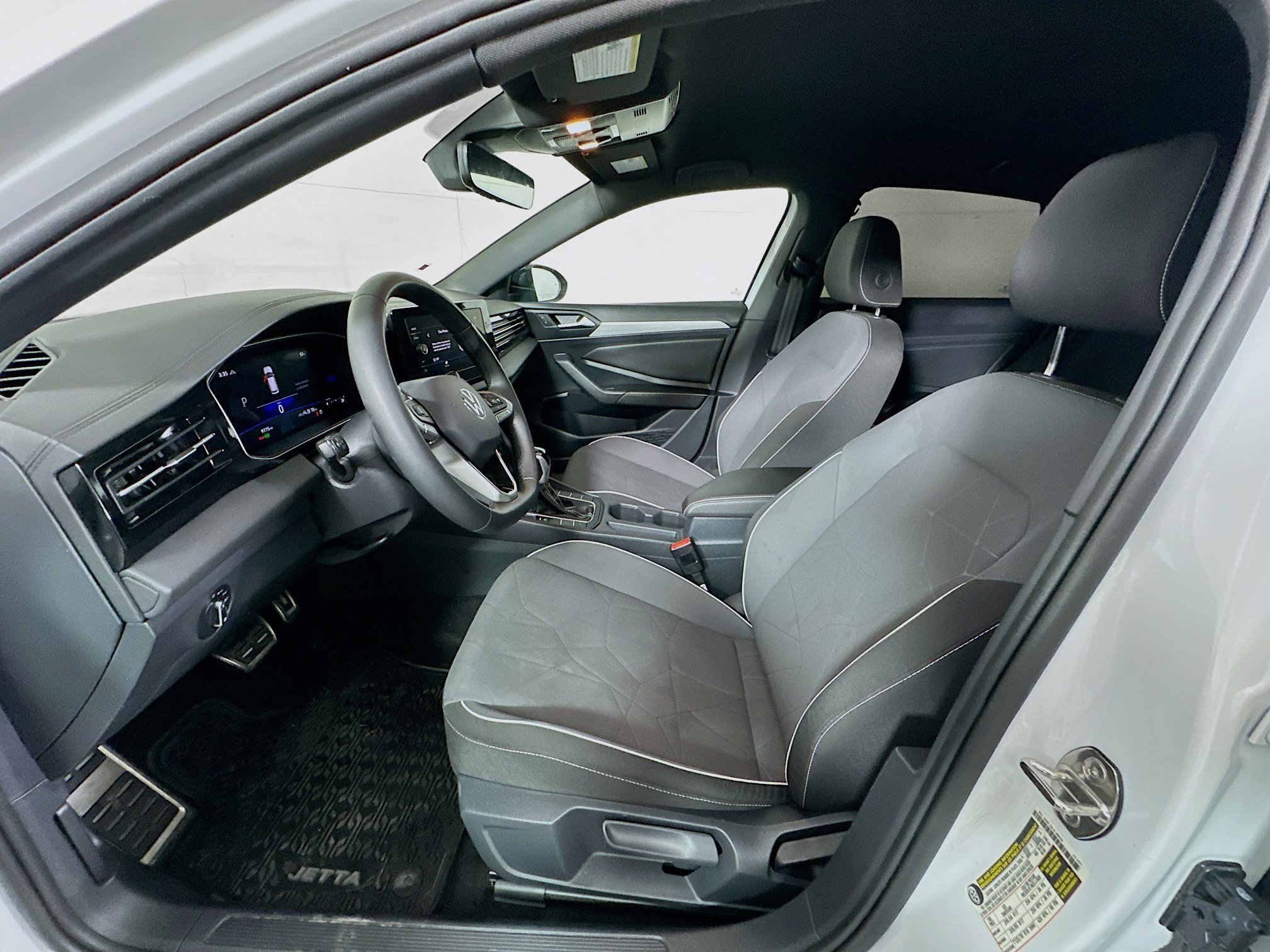 Used 2025 Volkswagen Jetta Sport image 13