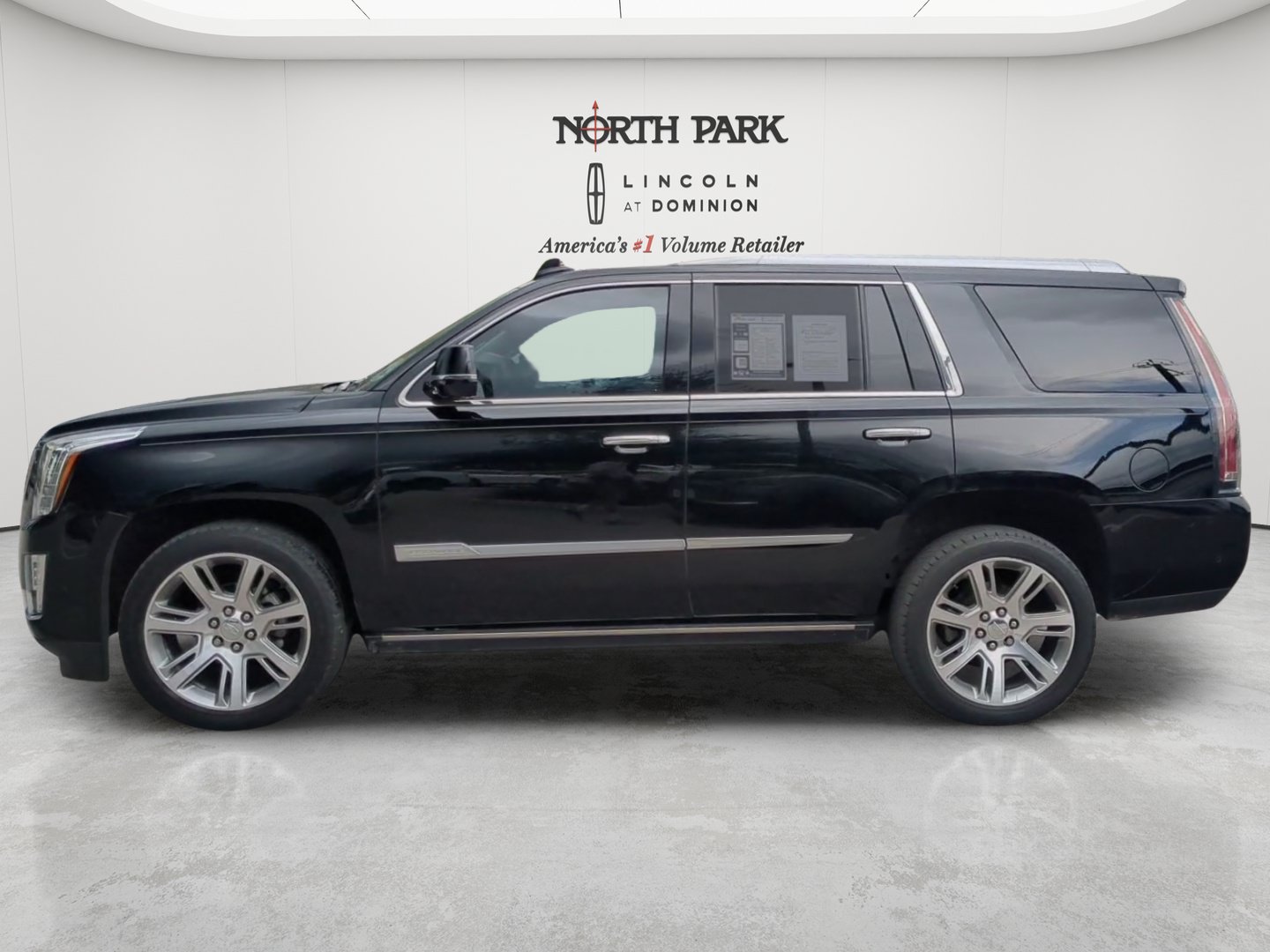 Used 2019 Cadillac Escalade Premium Luxury AWD/4WD image 2