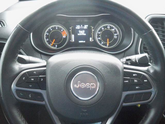 Used 2019 Jeep Cherokee Latitude w/ Cold Weather Group image 10