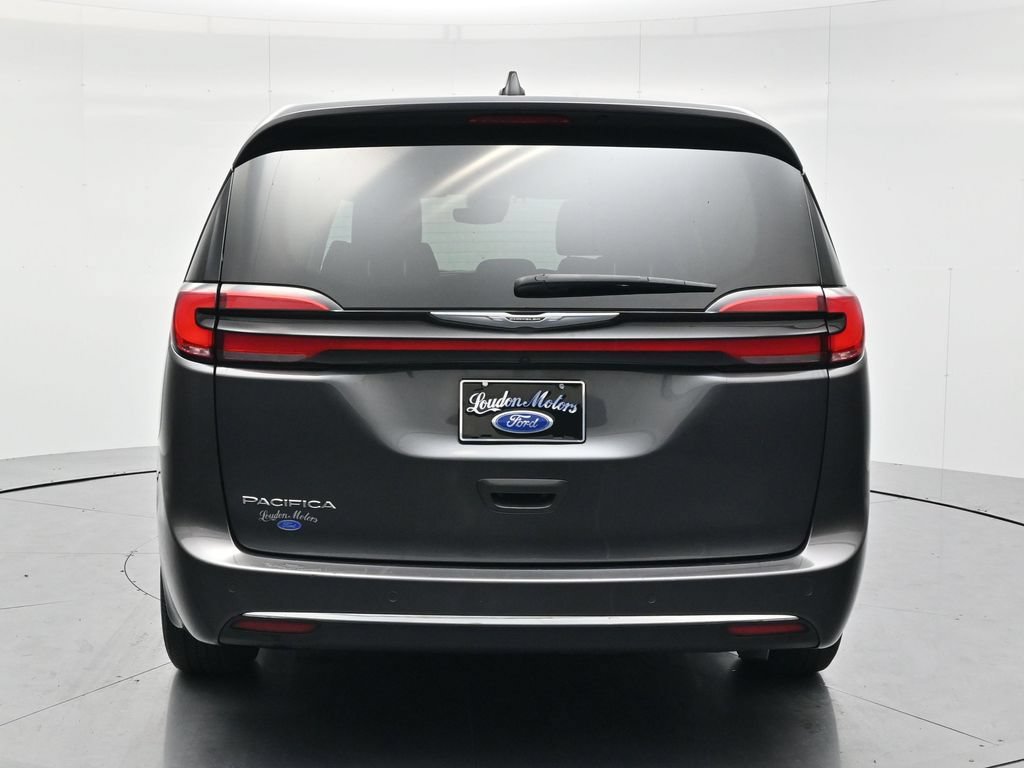 Used 2023 Chrysler Pacifica Touring-L FWD image 6