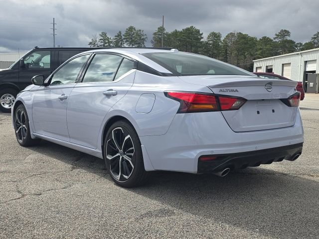 Used 2024 Nissan Altima 2.5 SR w/ SR Premium Package image 3