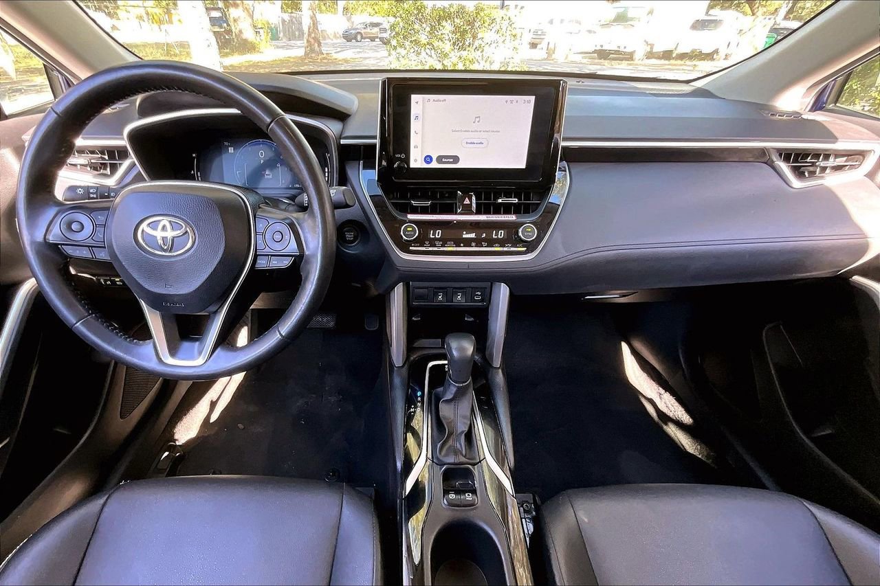 Used 2024 Toyota Corolla Cross XLE image 7