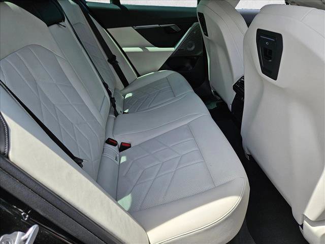 Used 2024 BMW 530i w/ Premium Package RWD image 18