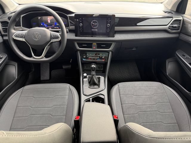 New 2026 Volkswagen Taos SE FWD image 17